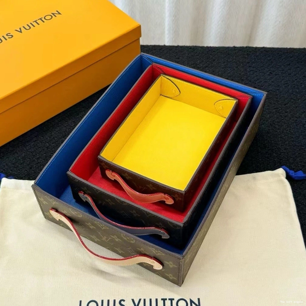 CUSTOM HANDLE DESK LV TRAY WITH 0817